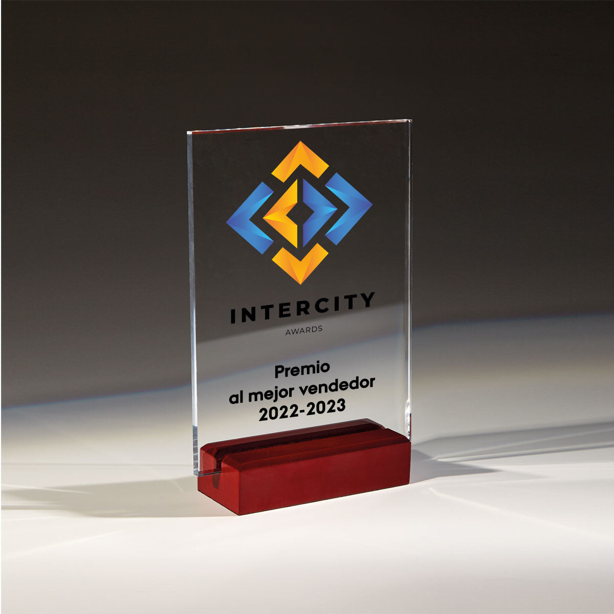 TROFEO DE METACRILATO PEANA DE MADERA