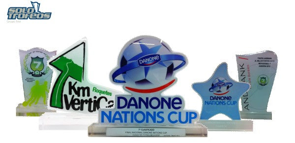 Personalización de los Trofeos de Metacrilato