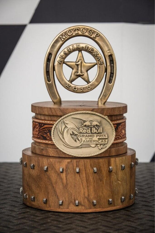 Hoy, el Trofeo que se llevo el piloto más joven en ganar en la categoría reina del motociclismo.