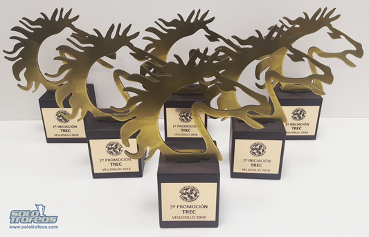 Nuevos trofeos de hípica cortados a láser