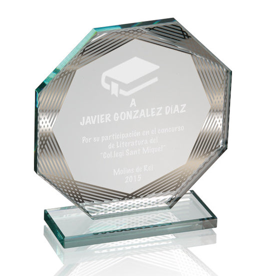 TROFEO DE CRISTAL FORMA OCTAGONAL CON DETALLES PLATEADOS