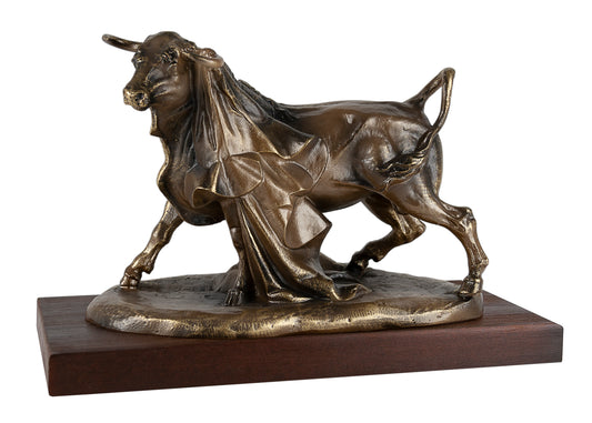 TORO CAPOTE EN CUERNO