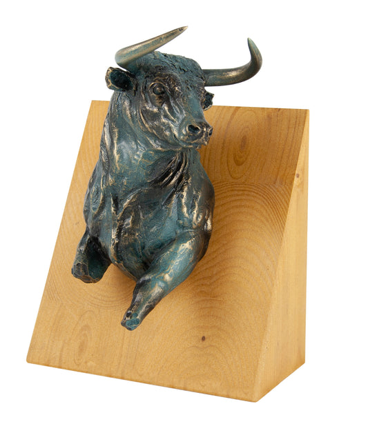 BUSTO TORO SOBRE CUÑA MADERA