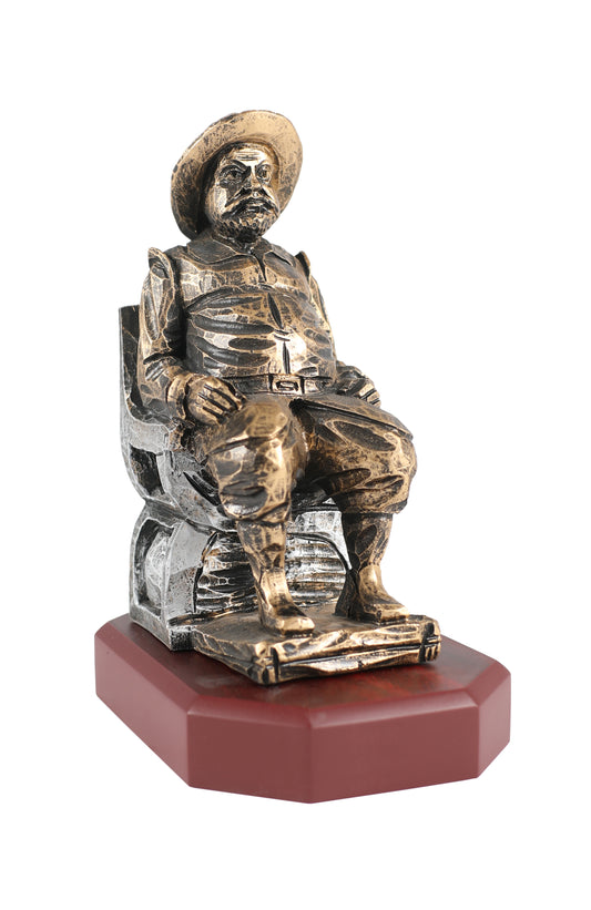 FIGURA SANCHO PANZA SENTADO EN SILLON